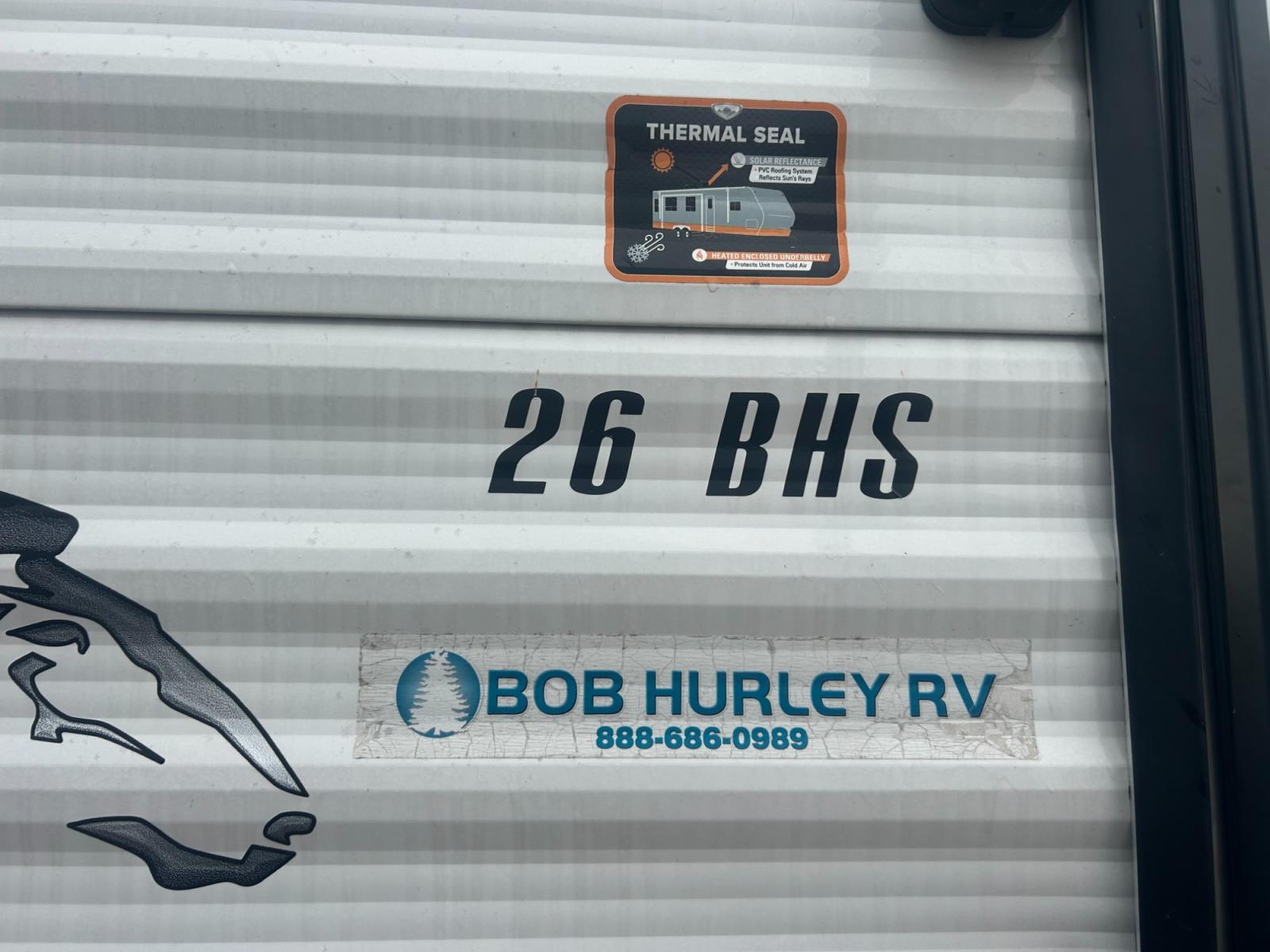 2021 White /TAN Highland Ridge RV, Inc OPEN RANGE 26BHS (58TBH0BP7M1) , located at 17760 Hwy 62, Morris, OK, 74445, 35.609104, -95.877060 - 2021 HIGHLAND RIDGE OPEN RANGE IS PERFECT FOR A SMALL FAMILY OR A LARGE. THIS CAMPER IS 30.5FT LONG AND WILL SLEEP 10 PEOPLE. FEATURES A 16FT POWER AWNING, OUTSIDE STORAGE, DOUBLE AXEL, SINGLE SLIDE OUT, POWER HITCH, AND MANUAL JACKS. IN THE FRONT OF THIS CAMPER IS A QUEEN SIZED BED WITH OVERHEAD ST - Photo #6